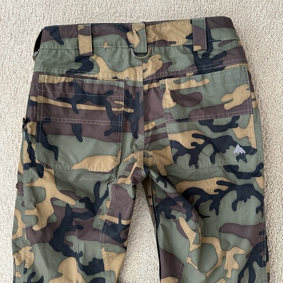 Burton Camouflage Snowboarding Pants - Camo Insulated Winter Waterproof - Picture 4 of 14